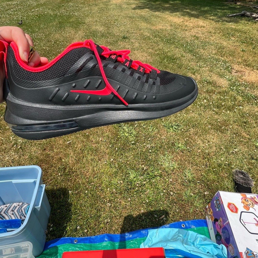 Men’s Nike size 10